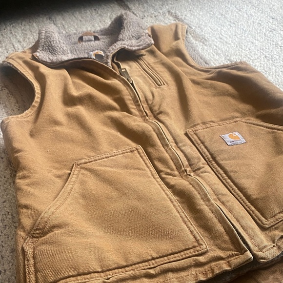 Carhartt Women’s Tan Vest with Sherpa lining - Picture 2 of 11